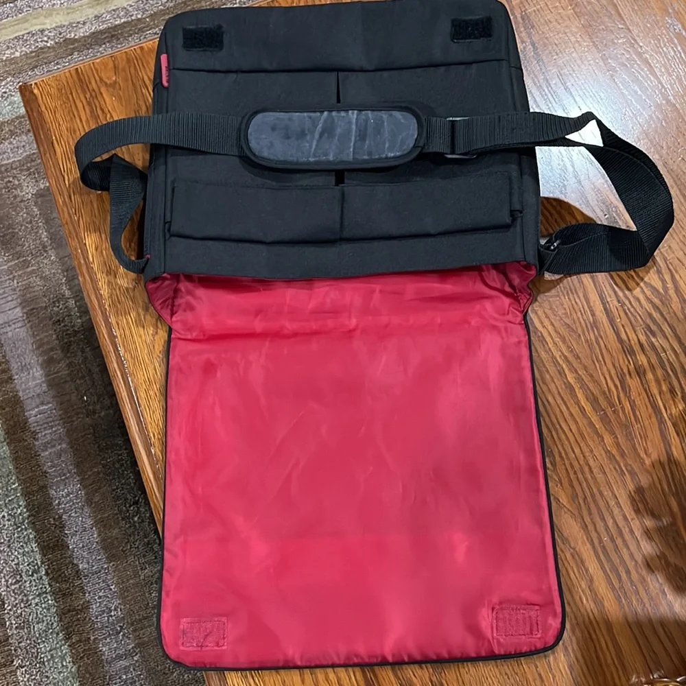 Used Belkin Bags | Laptop | color: Black /Red | - Picture 6 of 9